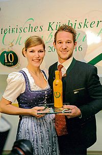 David Kern mit Freundin Melanie Prutsch freut sich über seine Auszeichnung.